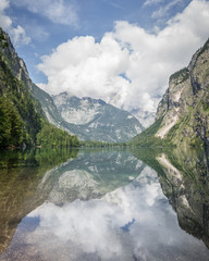 Fototapeta na wymiar Reflektierender See Obersee