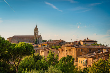 Obraz premium Fascinating view of the old town Montalcino at sunset. Travel destination Tuscany, Val d'Orcia, Italy