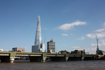 Fototapeta na wymiar The Shard of Glass on a clear blue day in London