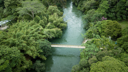 Riol a Miel en Norcasia Caldas, rio color esmeralda en Colombia