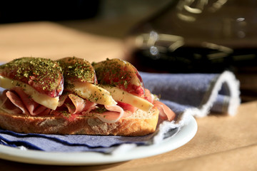 bruscheta and red wine