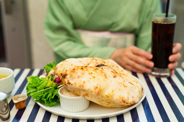 着物女生とのランチタイム