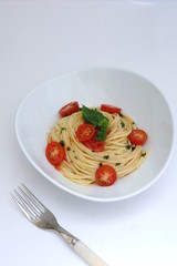 バジルとトマトの冷製パスタ