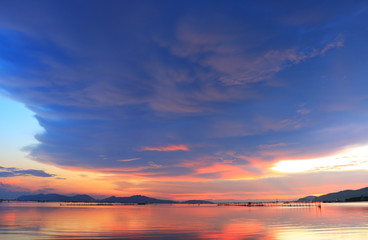 Fototapeta premium beautiful sunrise on the sea