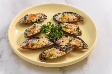 ムール貝の香草パン粉焼き