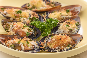 ムール貝の香草パン粉焼き