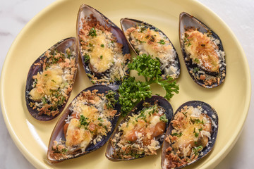 ムール貝の香草パン粉焼き