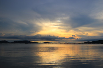 Fototapeta premium beautiful sunrise on the sea