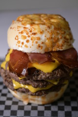 hamburguesa con bacon tocino