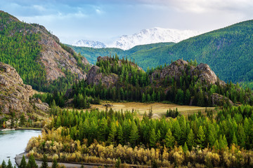 Fototapeta na wymiar Chuya river valley, autumn mountain landscape. Mountain Altai, Russia