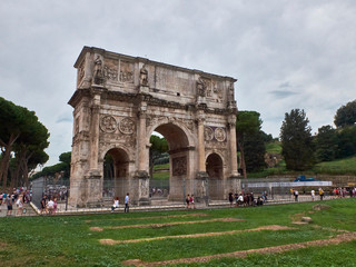 Naklejka na ściany i meble Tourists around triumphal arch. Rome, Italy