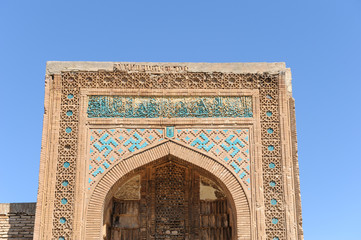 Fototapeta na wymiar The arch and gates of the ancient Asian traditional ornament. The details of the architecture of medieval Central Asia