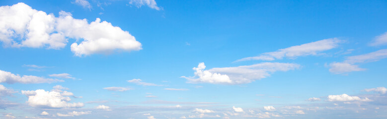 Obraz premium Panorama or panoramic photo of blue sky and white clouds or cloudscape.