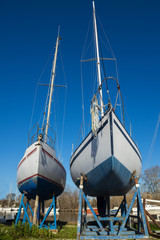 Voiliers en maintenance sur un ber