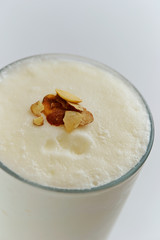 Vanilla shake with roasted almond slices