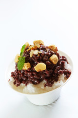 Sweet red beans and chestnuts shaved ice 