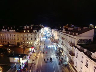 Obraz premium Gediminas' tower and Vilnius downtown at night. Drone footage.