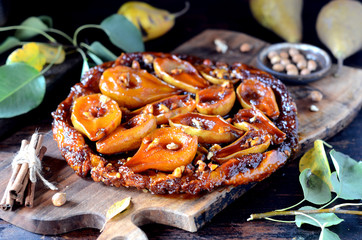 Tart tatin with carmelized pears