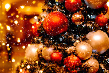 Obraz na płótnie Canvas Beautiful decorated Christmas tree with blurred background