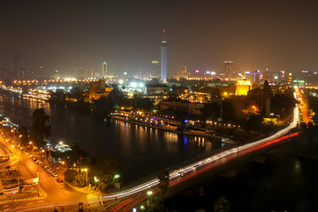Fototapeta na wymiar Blick über das nächtliche, smogüberzogene Kairo