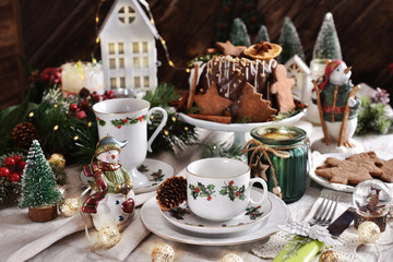 Christmas table setting with retro style decors and gingerbread ring cake