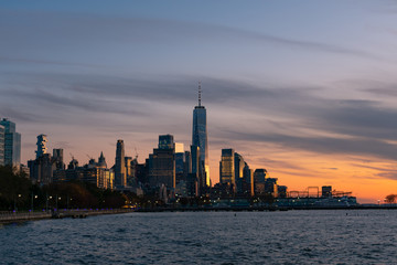 Fototapeta na wymiar Shoreline of the Hudson River with the New York City Financial District Skyline during Sunset