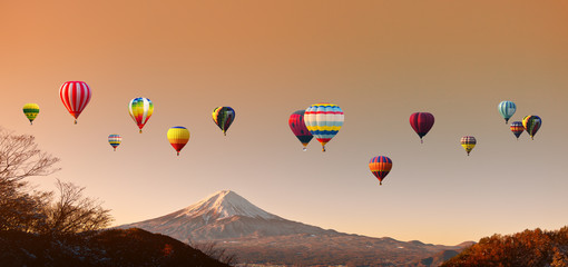 View of beautiful Fuji mountain with hot air balloon at sunset. - 307140996