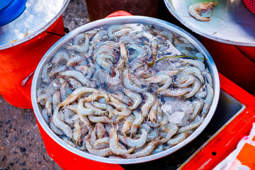 Shrimp to cook a variety of tasty and healthful , Sales in the market