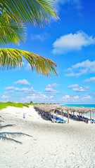 Fototapeta na wymiar Panorámica de playas y complejos para turistas en Cayo Santa María, República de Cuba