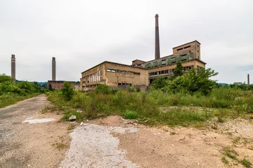 Fototapeten Verlassene Gebäude Abandoned factory in Loznica, Serbia. It was founded in 1957 and was destroyed in the economic crisis of the 1990s and is awaiting privatization.  © nedomacki