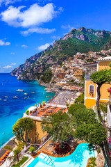 Prachtige kust van Amalfi - prachtige Positano - populair voor zomervakanties. Reizen en bezienswaardigheden van Italië