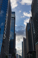 ビルの谷間から