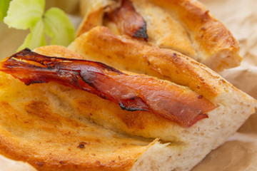 フランスパン　ベーコンマスタード