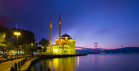 Fototapeta na wymiar Ortakoy mosque and Bosphorus at dawn- Istanbul 