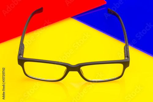 Gafas Con Lentes Graduadas; Lentes Modernos De Colores Vivos Black Wall  Mural | Bla-Jorge