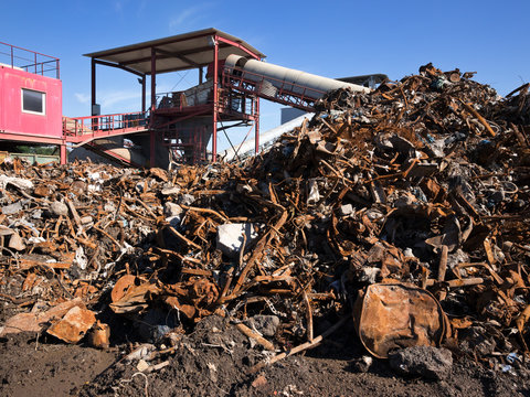 Germany, Baden-Wurttemberg, incinerator TREA Breisgau, Unshredded scrap