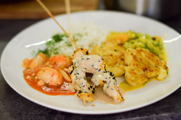 Chicken skewer with prawns and garnish