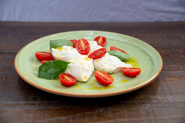 tomato and mozzarella cheese salad
