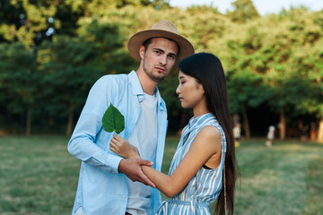 Obraz premium Young couple in the nature
