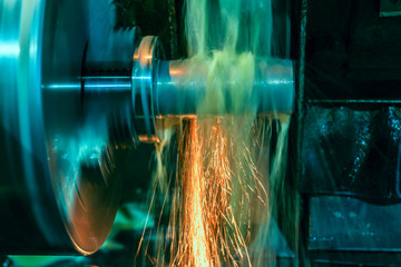 Grinding a CONIC mandrel on a water-cooled circular grinding machine.