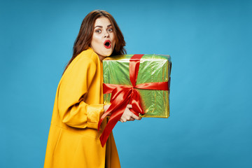 Fototapeta premium girl with gift
