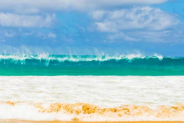 Papier Peint photo autocollant Baia do Sancho, Fernando de Noronha Une grande vague se brisant à Baia do Sancho à Fernando de Noronha, au Brésil, s& 39 est régulièrement classée parmi les meilleures plages du monde