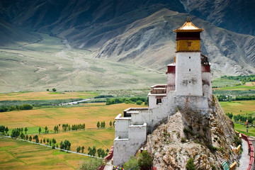 Fototapeta na wymiar Yumbulagang, the first house of Tibet