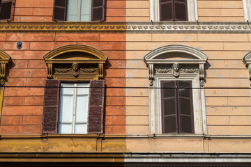 Fototapeta na wymiar Houses and unique windows of Italy