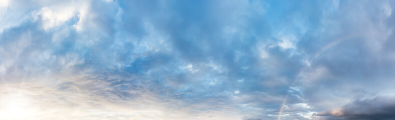 Obraz premium 広がる雲に虹 ライト