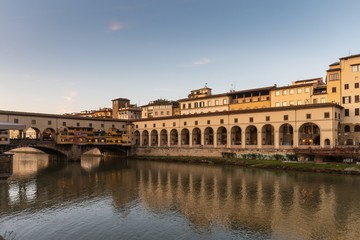 Fototapeta na wymiar Ponte Vecchio - Firenze - Toscana - Italia