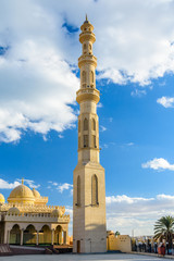Fototapeta na wymiar Minaret of the mosque El Mina Masjid in Hurghada city, Egypt