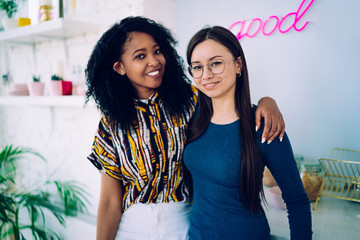Obraz premium Cheerful multiracial students smiling in kitchen