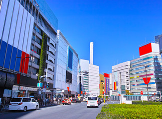 東京都豊島区の池袋駅東口の風景