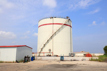 Obraz premium Storage tank in a factory